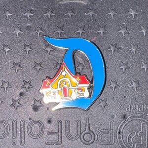 70th Anniversary Celebration Magic Key D pin Toontown